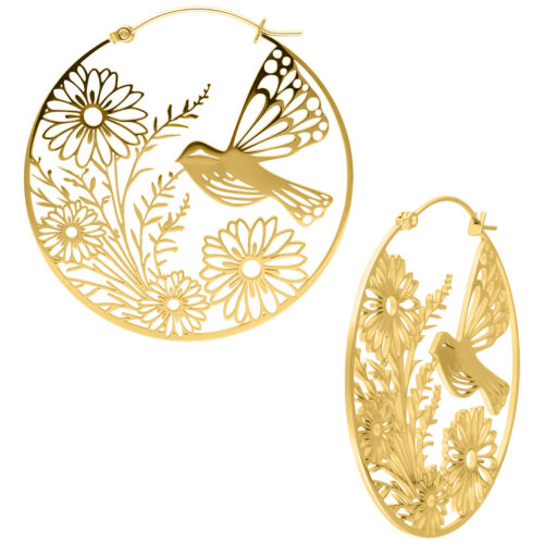 Goldene Ohrringe mit floralem und Vogelmotiv, kreisförmig, auf weißem Hintergrund