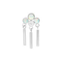 Weißgold Opal Kronenaufsatz Piercing Weißgoldener Kronenaufsatz mit synthetischem Opal und drei hängenden Stäben auf weißem Hintergrund
