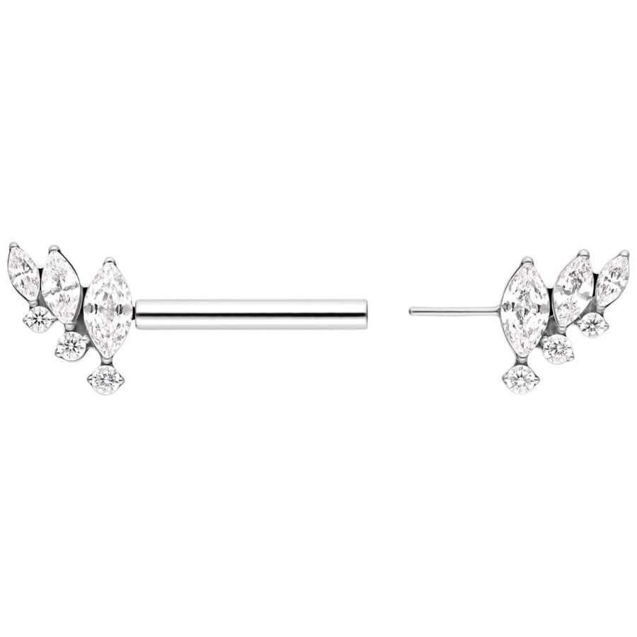 Silberne Barbell Piercings mit kristallbesetzten Flügeln auf weißem Hintergrund