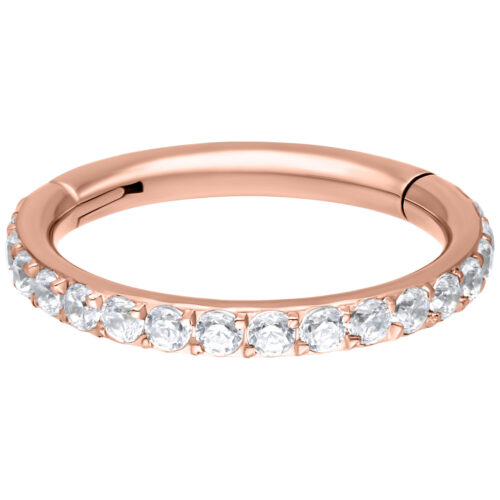 Roségoldener Piercingring mit klaren Kristallen auf weißem Hintergrund