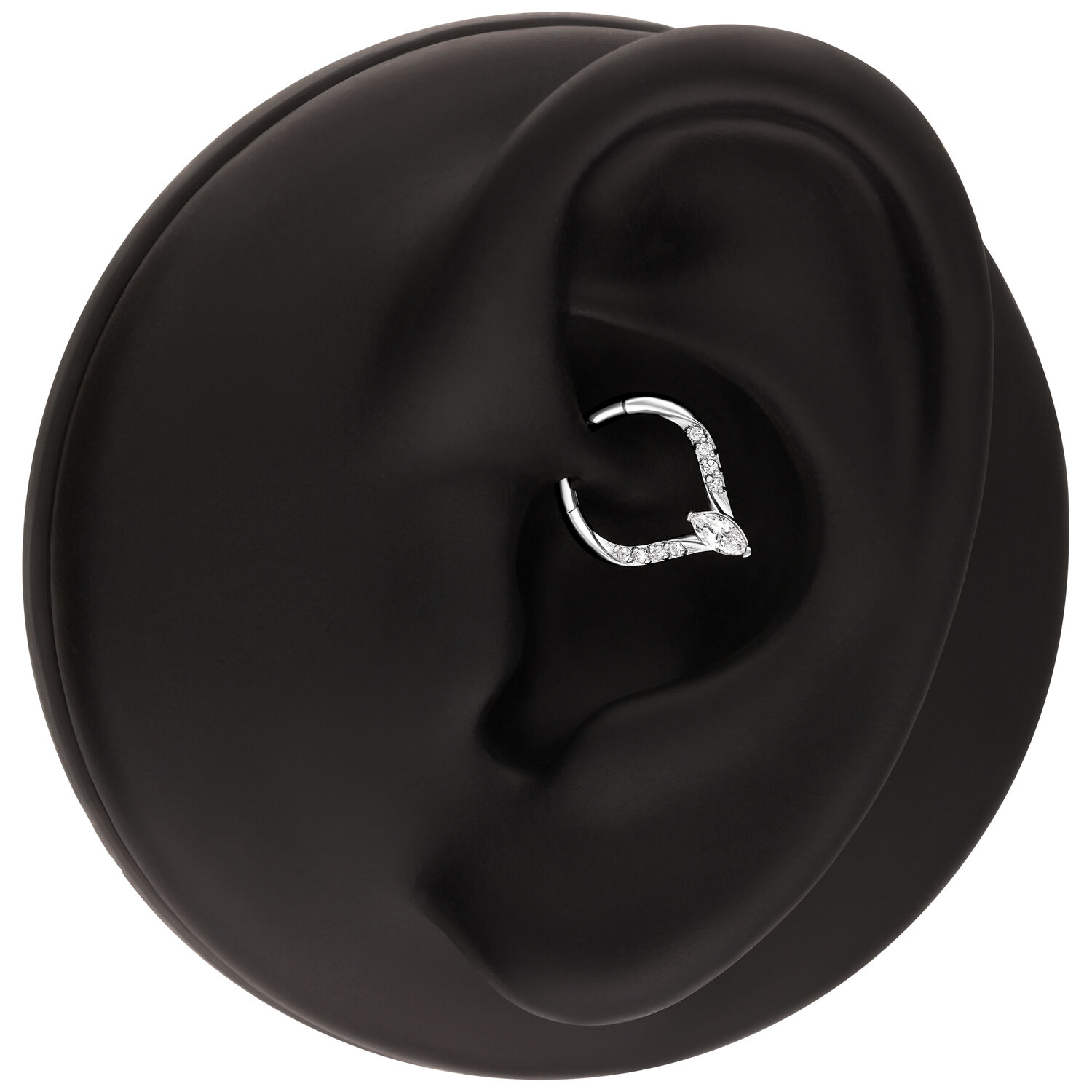 Silberner Kristallteardrop Clicker Ring Silberner Teardrop Clicker Ring mit Kristallen an einem schwarzen Ohrenmodell