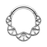 Silberner Bubble Plate Clicker Piercing Silberner Septum Clicker mit kreisförmigem Blasenmuster auf weißem Hintergrund