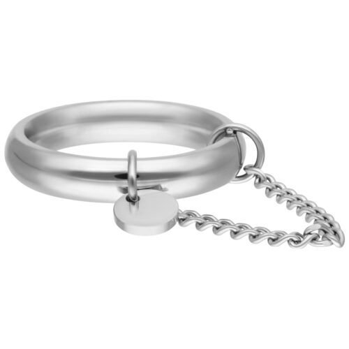 Silberner Ring aus Chirurgenstahl mit Kettendetail auf weißem Hintergrund