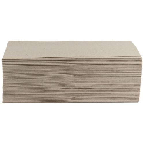 Beige, gefaltetes 1-lagiges Handtuch auf weißem Hintergrund
