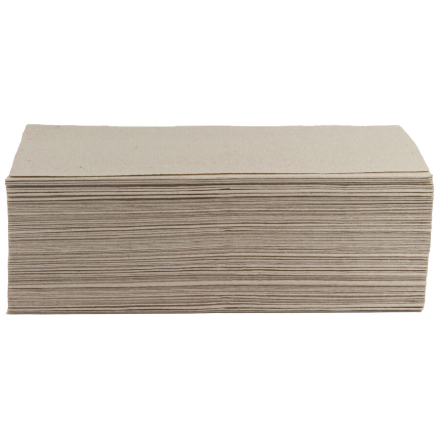 Beige, gefaltetes 1-lagiges Handtuch auf weißem Hintergrund