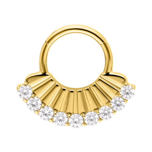 Goldener Piercing-Clicker mit klaren Strasssteinen auf weißem Hintergrund