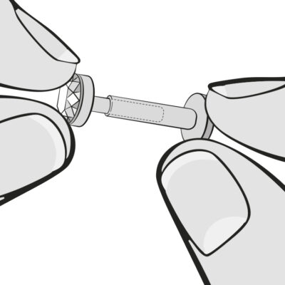 Nahaufnahme eines Fingers, der ein Push-Fit-Teil in Silber hält, auf weißem Hintergrund